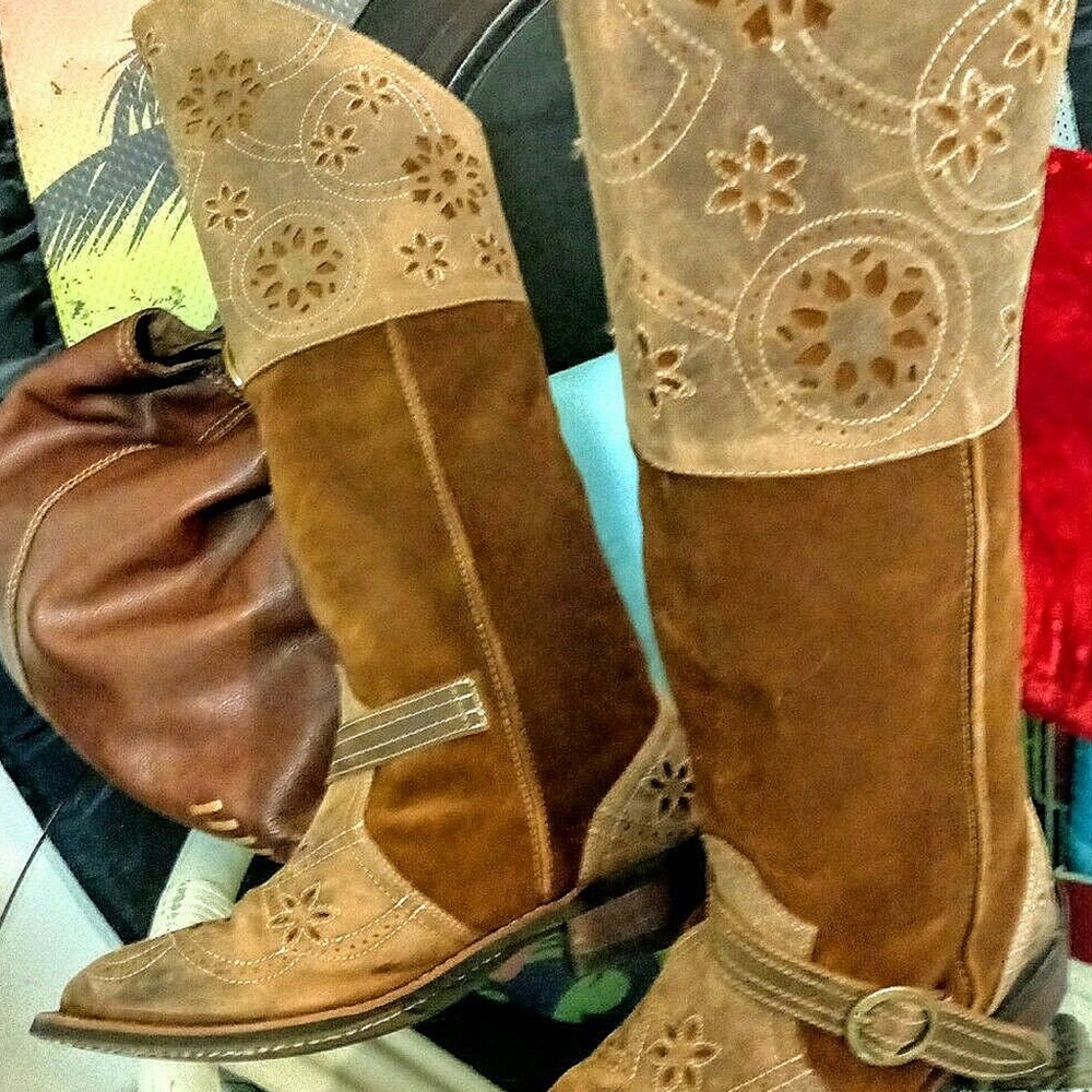 RELISTED SIZE 7 AVAILABLE Laredo | Caught You Lookin' Distressed Square Toe - Picture 7 of 12